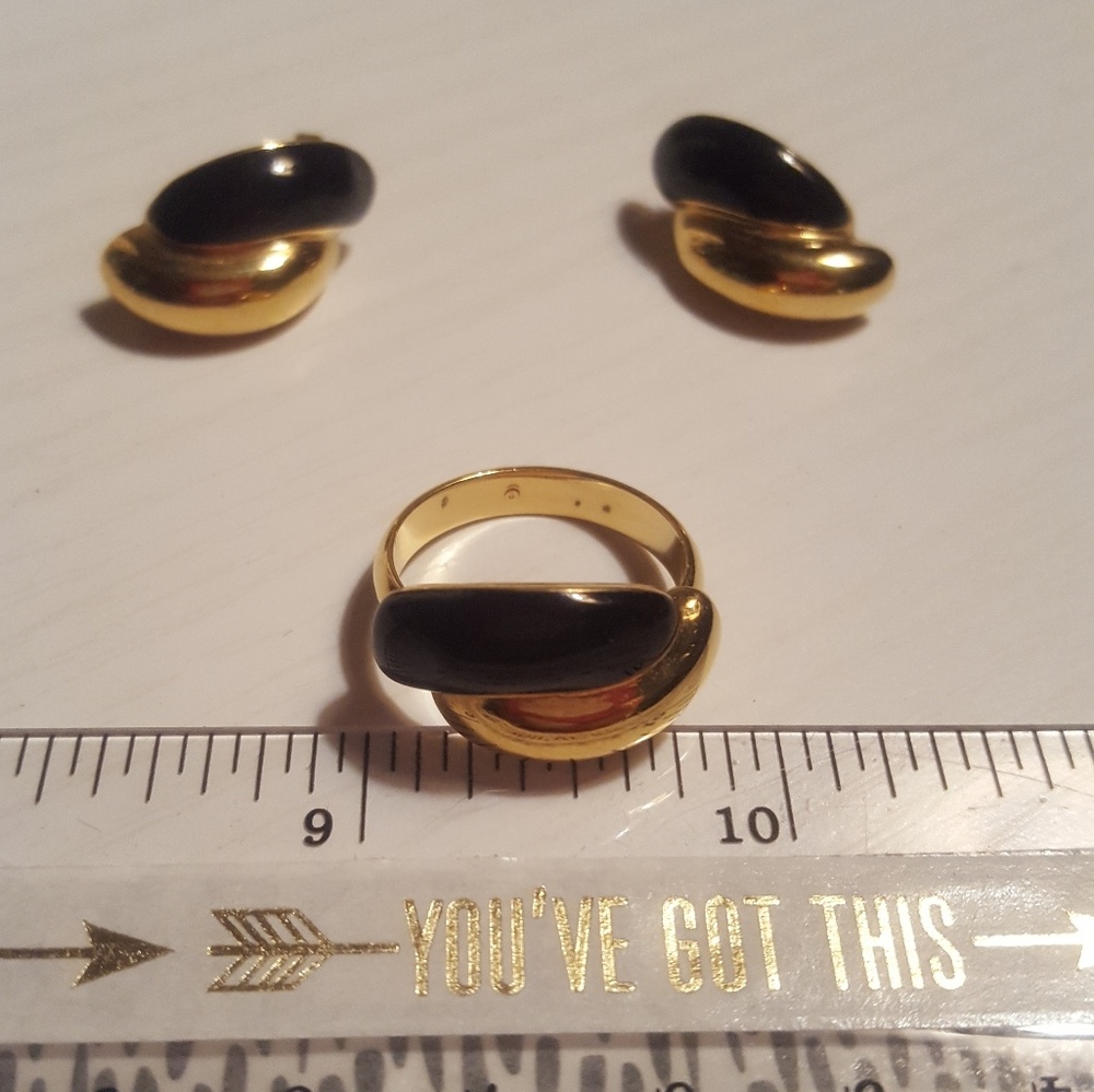 Ring and earrings set.